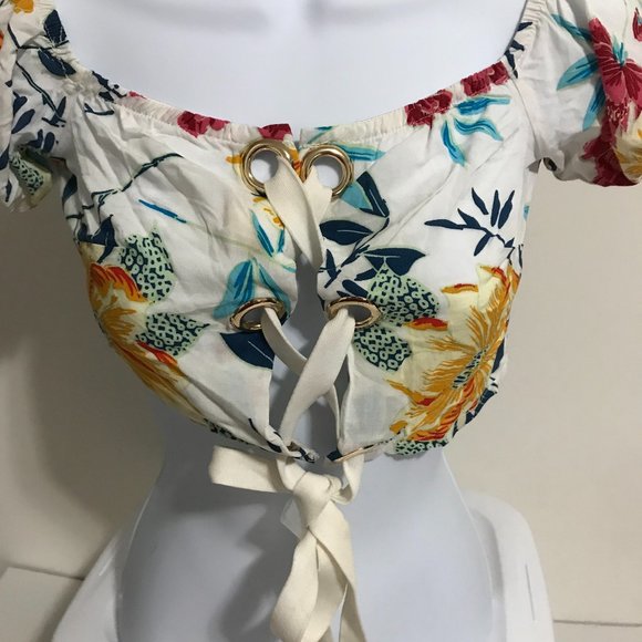 Call Me Eden Floral Crop Top Cap Sleeve Lace Up/Tie Front Small NWT - Picture 2 of 5